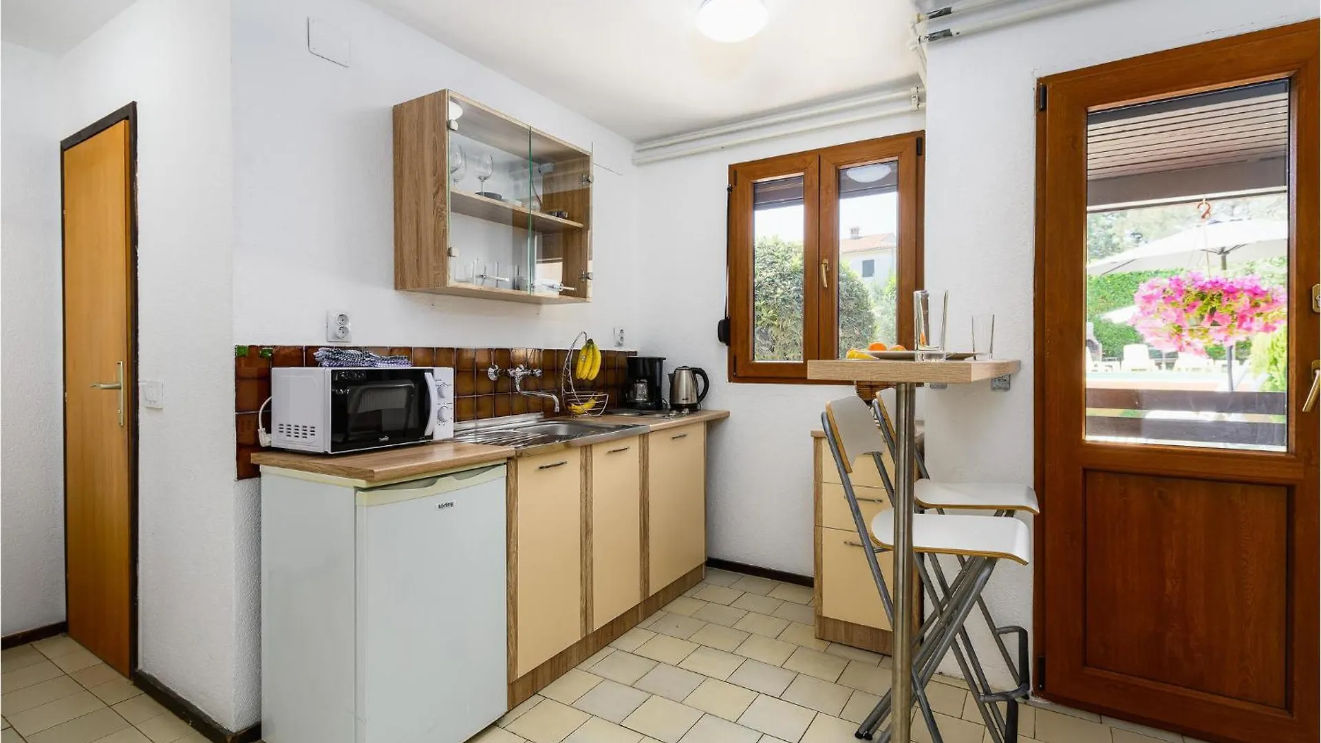 Lovely Apartment In Rovinjsko Selo With Kitchen