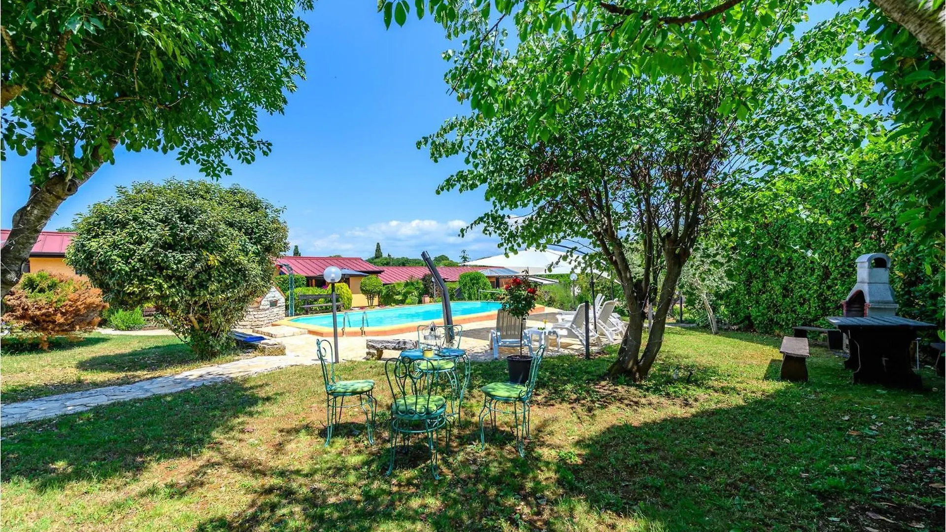 Lovely Apartment In Rovinjsko Selo With Kitchen