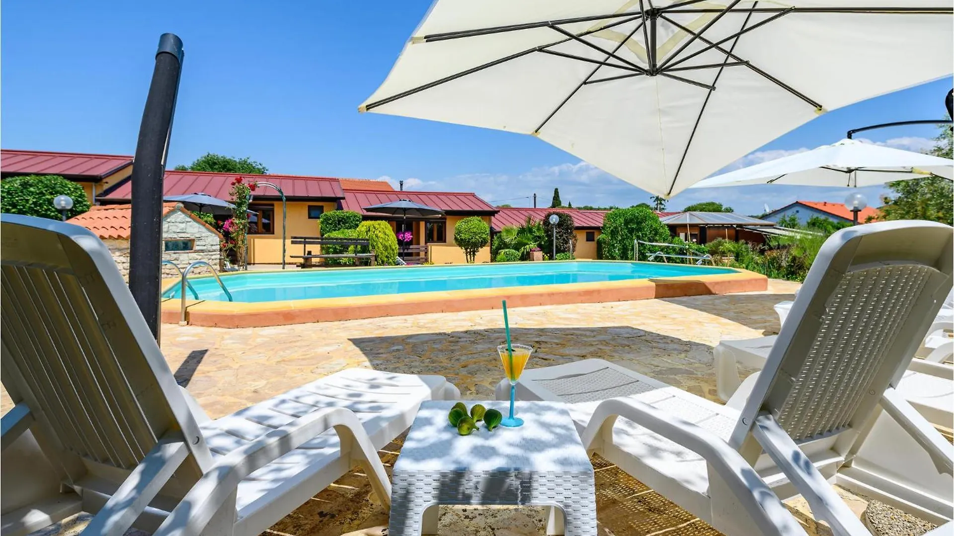 Lovely Apartment In Rovinjsko Selo With Kitchen
