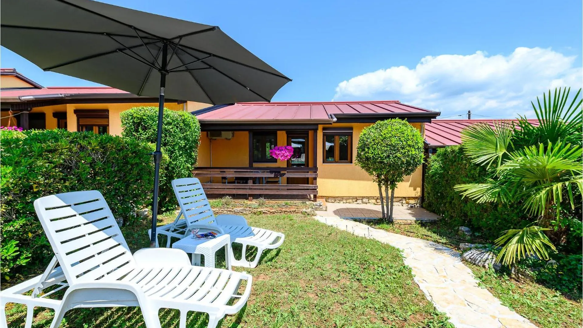 Lovely Apartment In Rovinjsko Selo With Kitchen